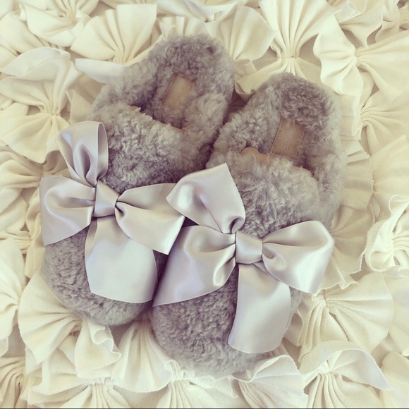 UGG Shoes - ✨HP ✨UGG Addison Bow Slippers